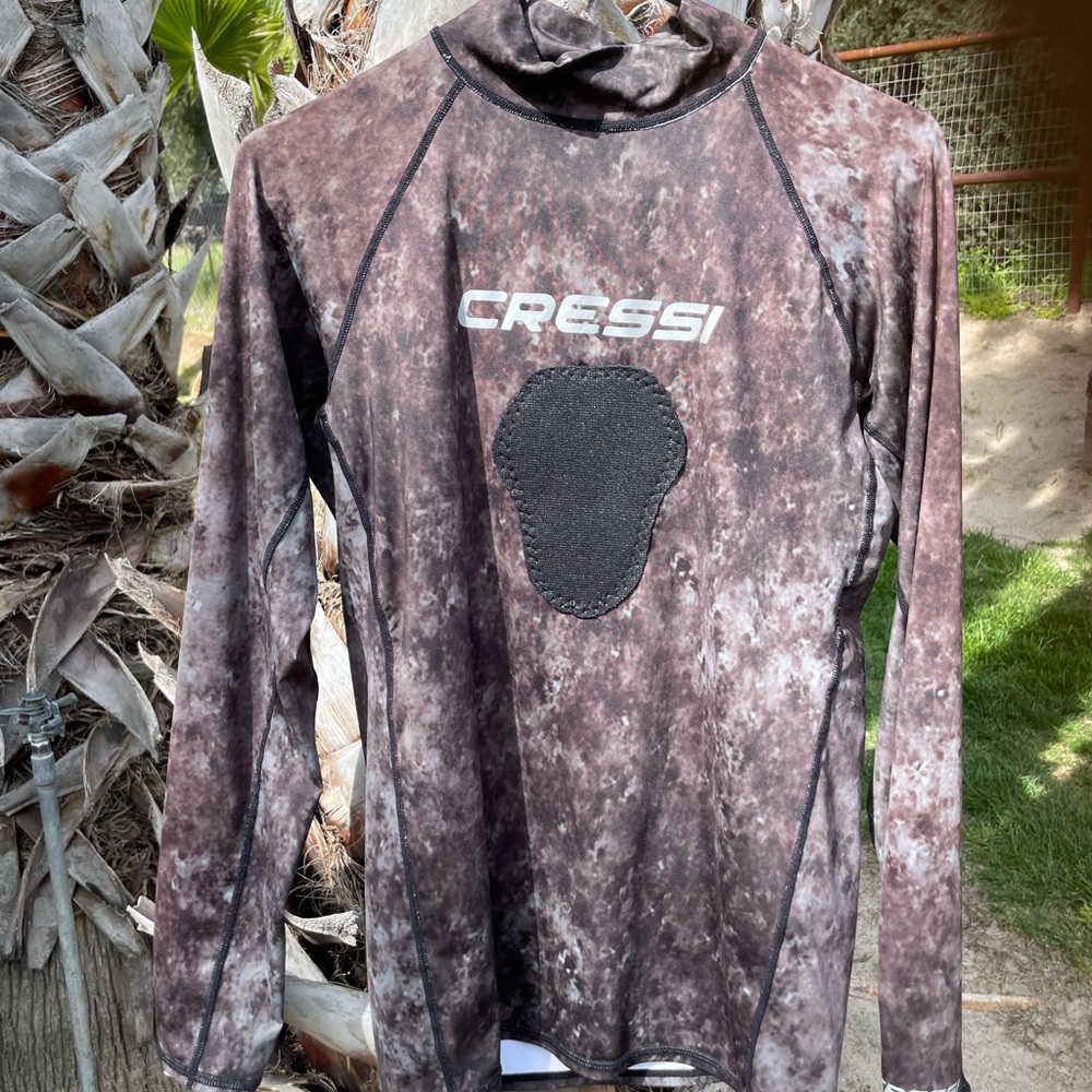 Men’s Woman’s Cressi rash guard surf shirt top. Medium